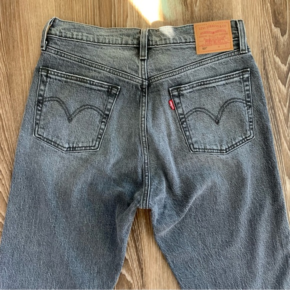 Men’s Levi’s 501 Classic Straight Leg Jean Charcoal Gray Size 29 x 30 - Picture 3 of 9